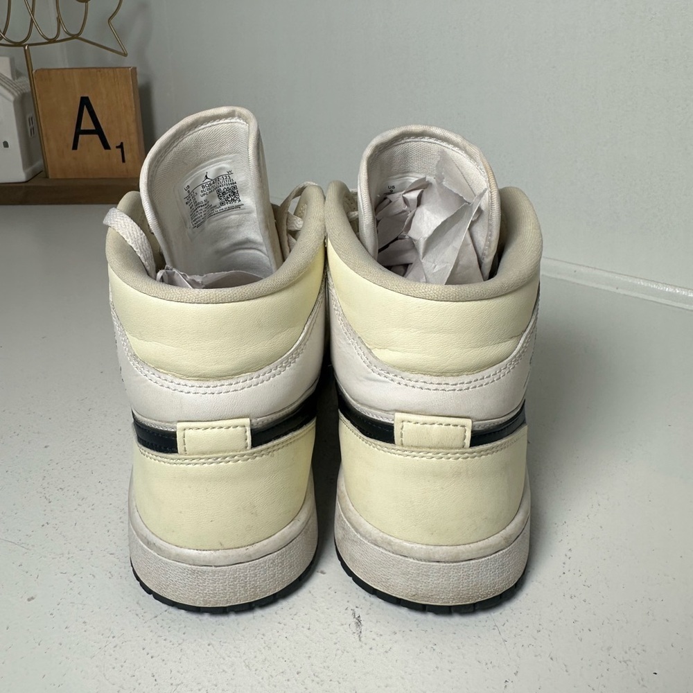 Nike Air Force 1 High Women's 9 Coconut Milk White Black Leather Sneakers StockX - Picture 7 of 10